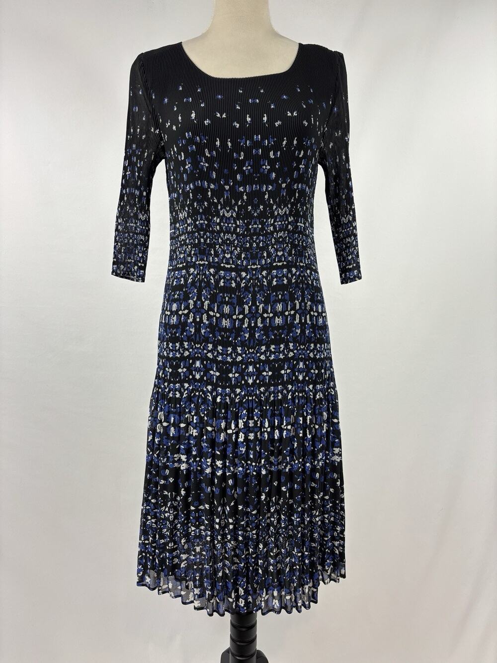Adolfo Dominguez Fit & Flare Dress Black Blue Floral Print Size 40 Knife Pleats